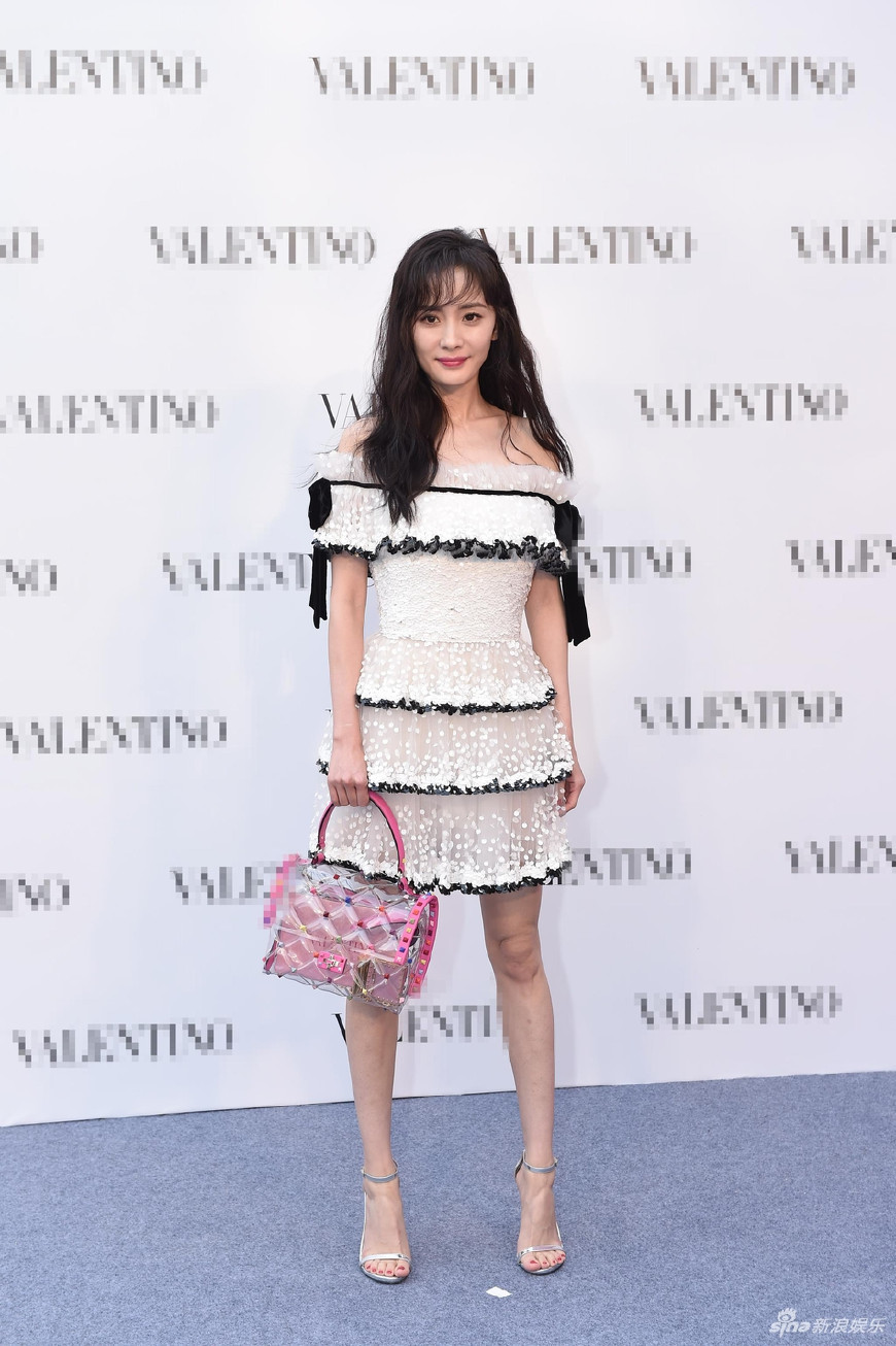 诈捐门后杨幂久违公开亮相,空气刘海让她看起