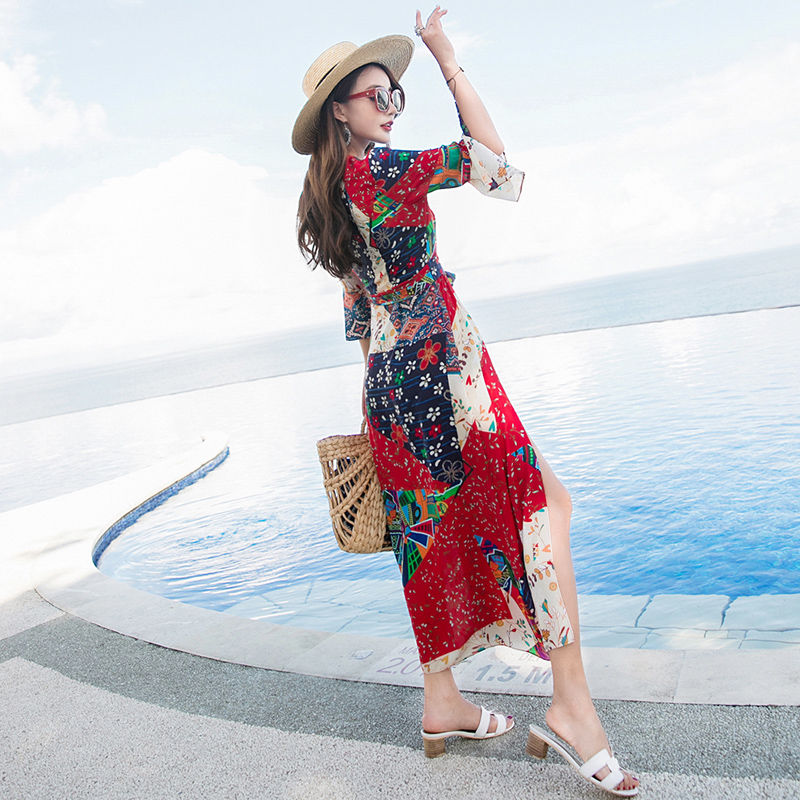 女人30岁去海边，别穿比基尼了!看下面女人的沙滩裙，年轻显嫩