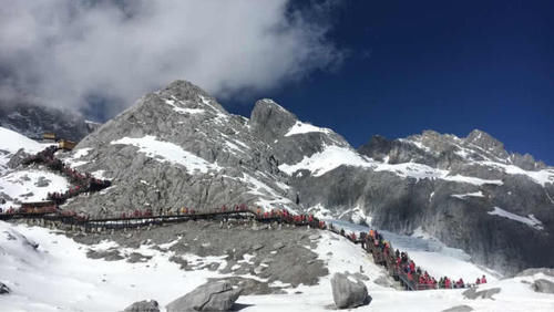 珠穆朗玛峰已被不少人成功征服，玉龙雪山却无人登顶，这是为何