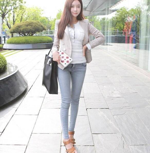 紧身牛仔裤呈现立体效果，走到哪里，你都是最美的女神！