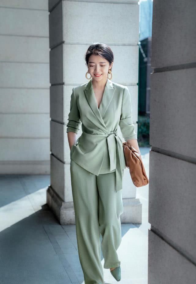 阔腿裤:春季不知道穿什么?我们来“偷”三木的10种新搭配,知性又温柔