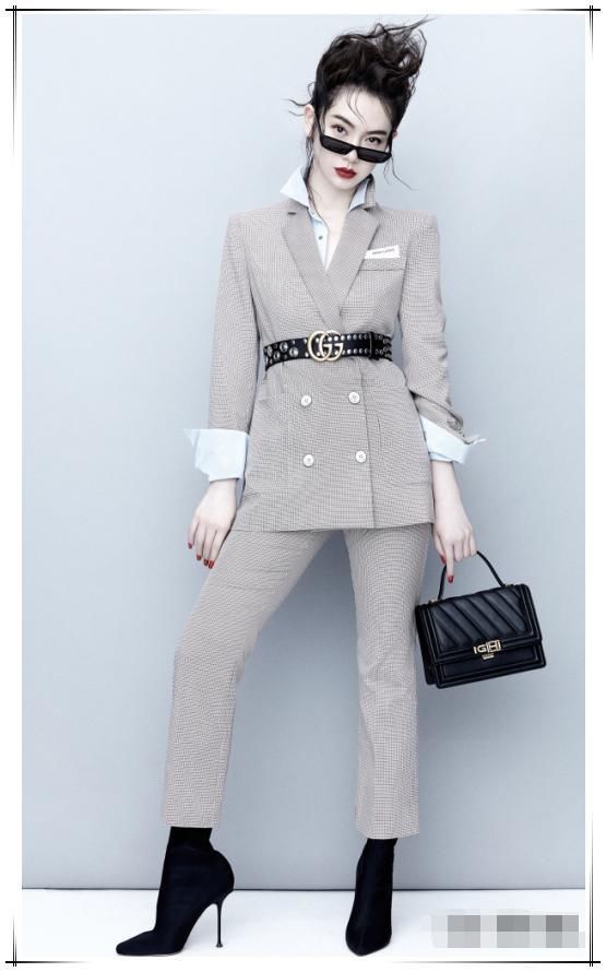 本以为戚薇登杂志封面够帅的了,可看到李宇春,我瞬间沉默了!