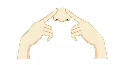 挤鼻子上的“小白点”时，挤出一个白色的长条是什么?