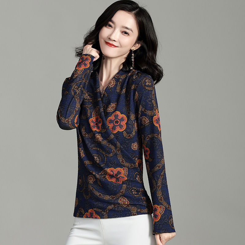 不是我吹!妈的衣品确实高，瞧她新买的小衫，配烟管裤，洋气贼美