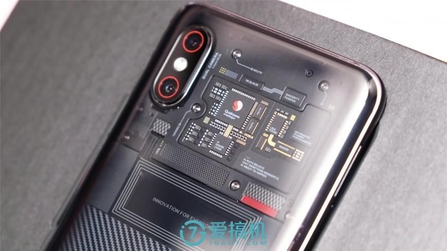 全球首发压感屏下指纹!小米8探索版首发上手体
