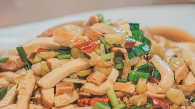 小小一座城，连地级市都不是，却有着两千年历史和诗画般的乡村