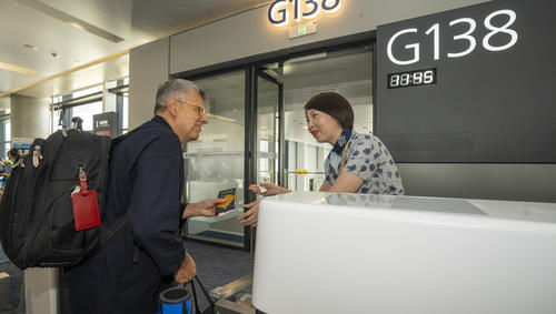  捷运@去卫星厅登机是一种怎样的体验？首批“尝鲜”旅客已遭羡慕