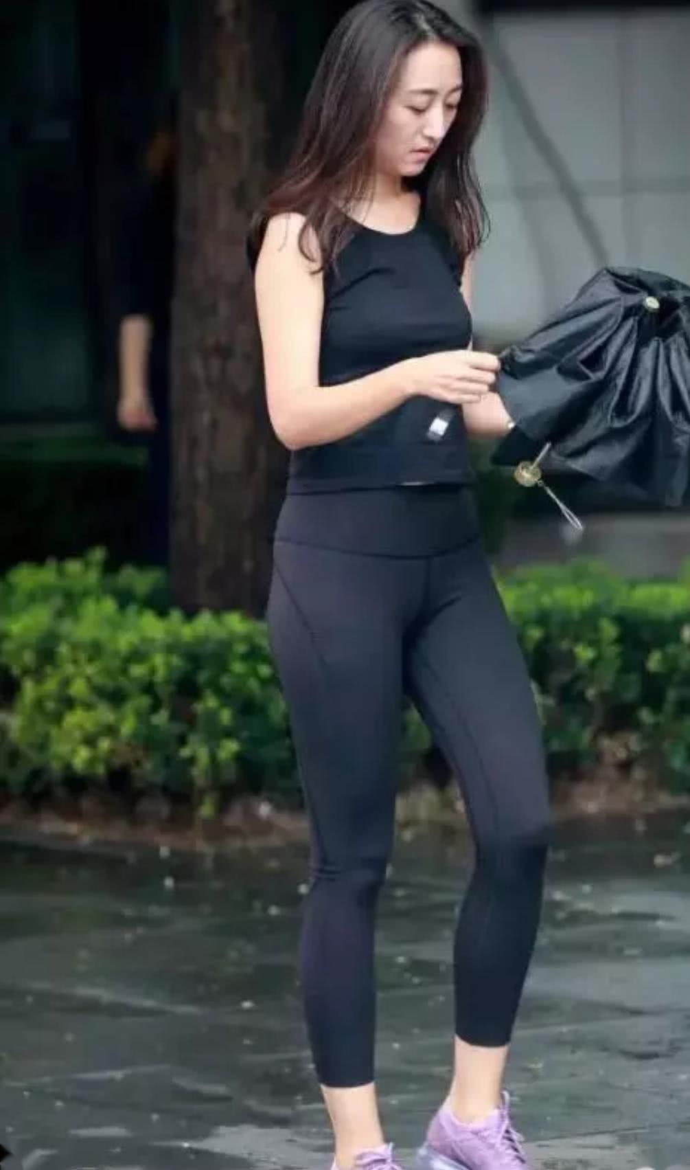 想穿打底裤但又怕遇见小尴尬,别慌,优雅穿搭学起来