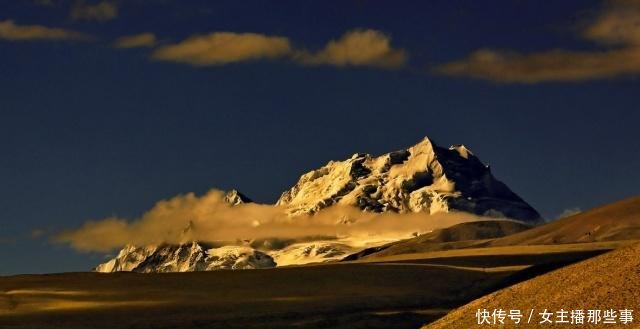 中国最高的十座山峰，只有一座完全在中国境内，由中国人首次登顶