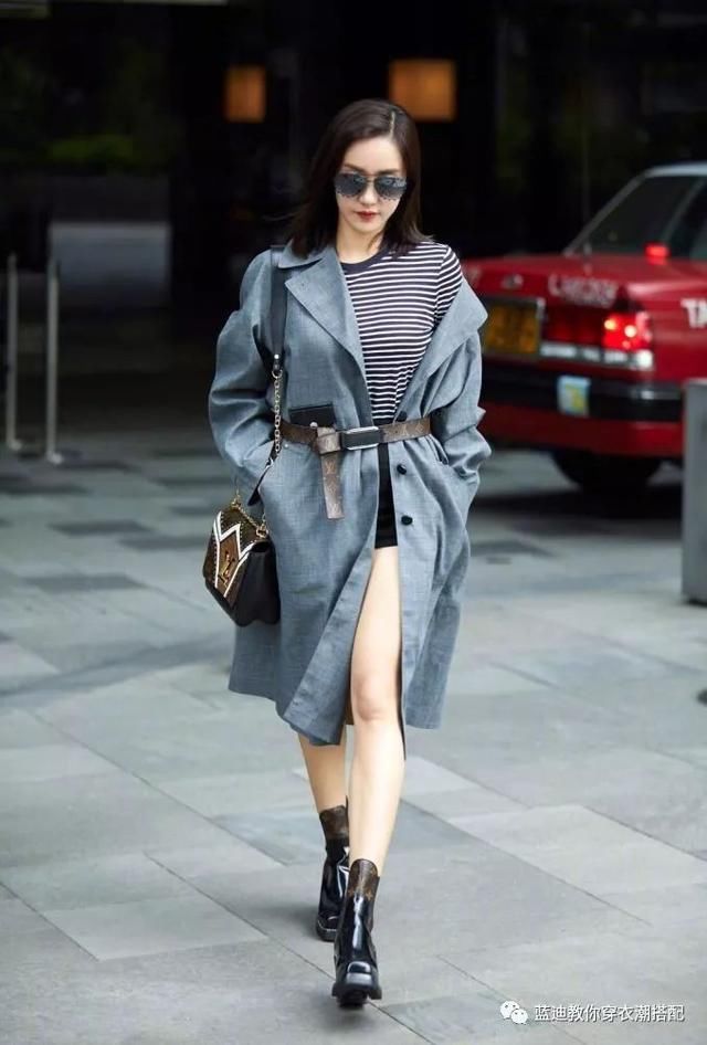 古力娜扎，张俪，王智最近曝光了一组街拍，印花吊带长裙