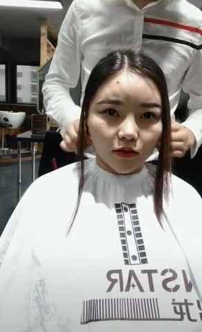 脸有点肿的女孩想换个新发型,剪完那一瞬间,网友:这是整容了吗