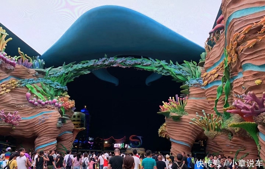 国内有处“海洋王国”门票300多，晚上看烟花，游客：值回票价！