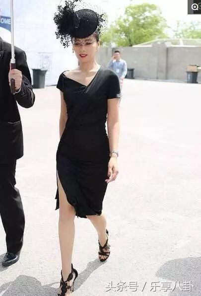 刘涛网砂帽造型抢镜 举手投足宛如英国皇室贵妃