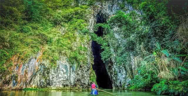云南境内一个不起眼的山洞后，竟藏着一个世外桃源，隐世长达百年
