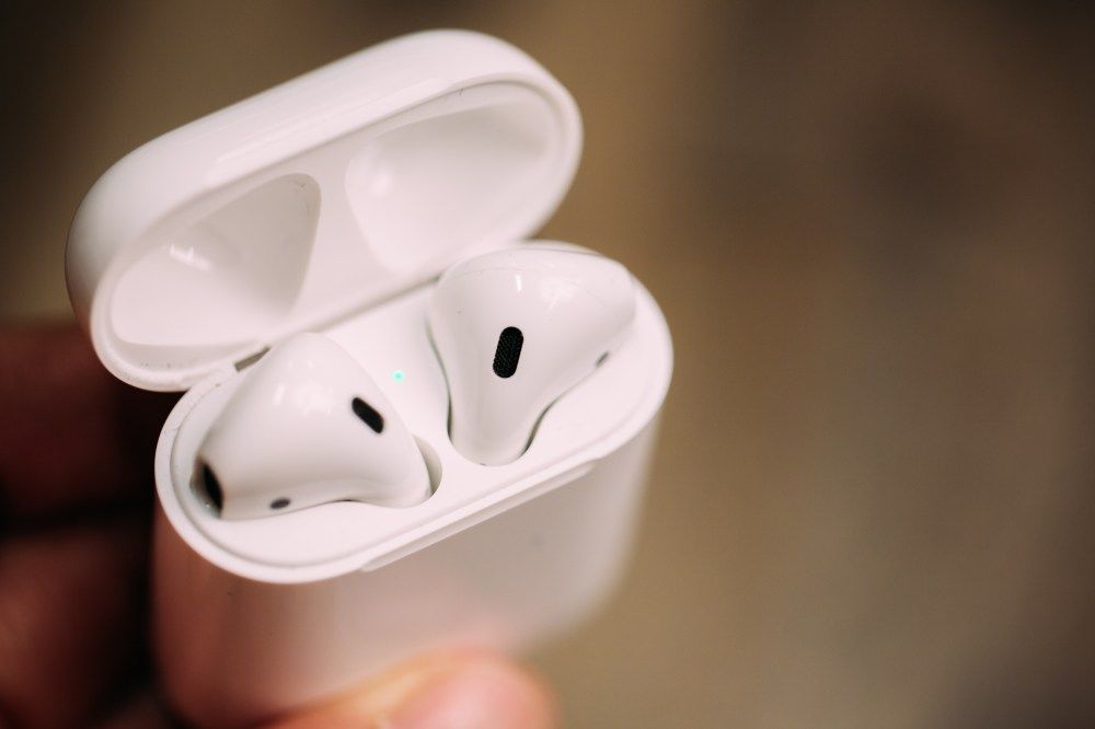 Apple 全新 AirPods 充电盒可为 iPhone 充电?