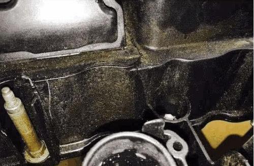 女司机开170万宝马去保养，拆开汽车后，实在难以抑制呕吐！