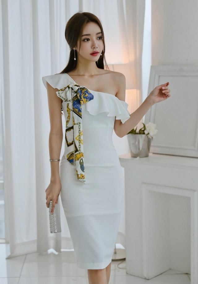 人像摄影：选择最合适的拍摄角度，尽显都市女神魅力，性感大气