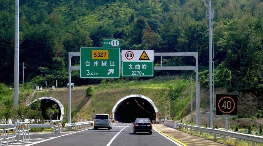  [标志]高速路上的“问号加灯泡”标志是什么意思？很多人可能还