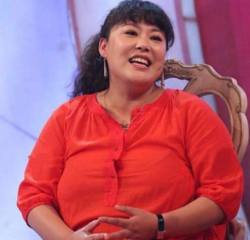  [微商]李菁菁: 第一任闪婚, 第二任小15岁, 与第三任小25岁男友转战微商