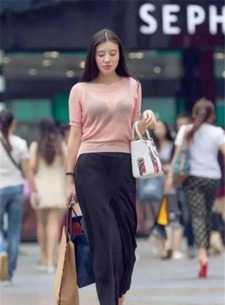  『气质』俏丽性感的美女街拍：漂亮有气质的美女，回头率十足！
