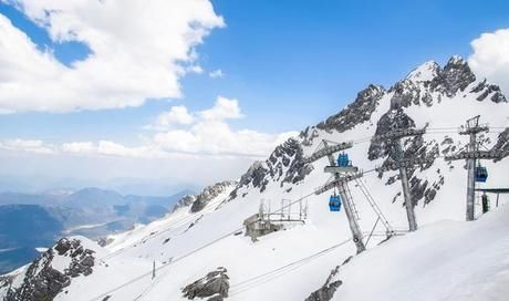 珠峰早被成功登顶，为何5596米的玉龙雪山却至今无一人登顶？