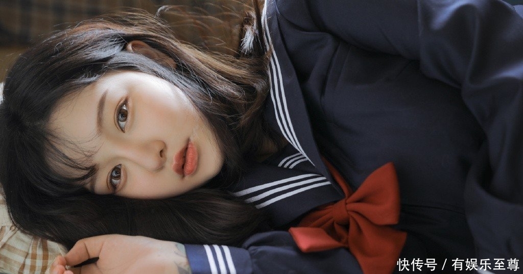  「美女」黑色校园制服清纯美女含情脉脉私房写真