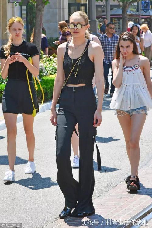 今夏最“清凉”的时髦搭配“吊带背心+阔腿”，让你回头率200%！