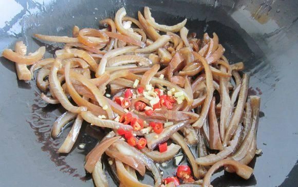  「猪皮」它是“天然胶原蛋白”，5块钱1斤，比敷面膜管用，40岁不显老