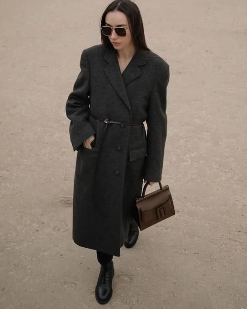  『效果跟』穿搭时别忘了系根腰带，提升时髦度，还能显瘦显高