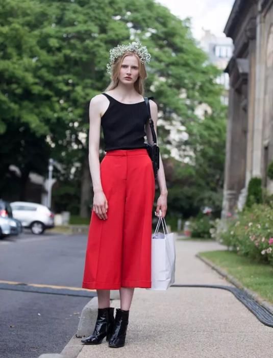 跟明星学“红色秘诀”，搭配这款“琥珀红”单品，2018时髦爆表！