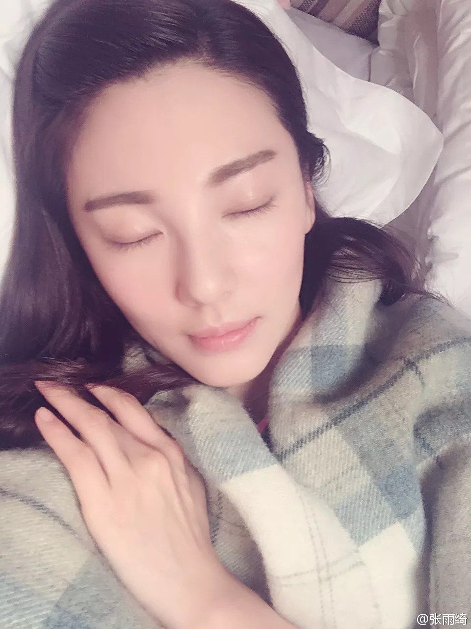 张雨琦脸够小，确定只用了刮痧板没动过刀?