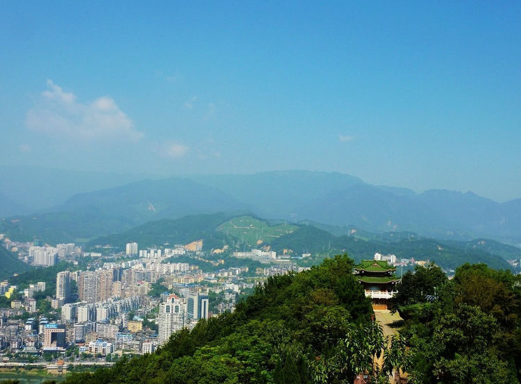 福建最“巨无霸”的城市，背靠浙江，与江西对接，却还是四线城市