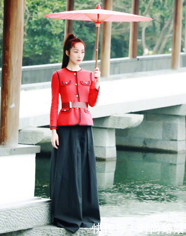 这是花仙子吗？韩雪一袭白裙，尽显朦胧美感，这气质简直是花仙子