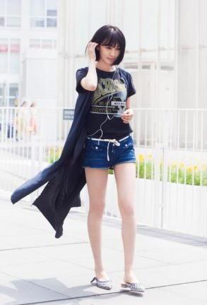 李菲儿真猛！高开叉裙中间线都快撑裂了，网友：这腿缝，呵呵了！