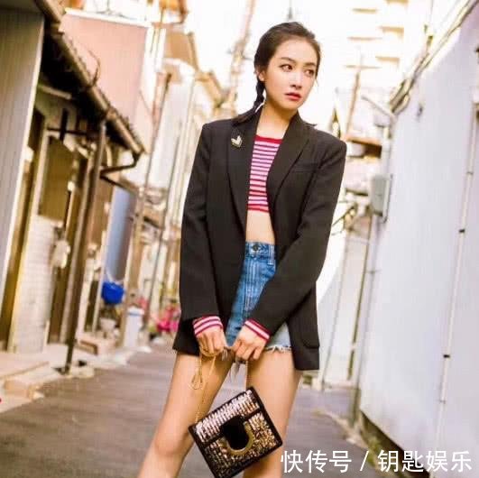 宋茜太猛了! 这么紧的裤头也要硬往里塞衣服, 网友: 快看不下去了