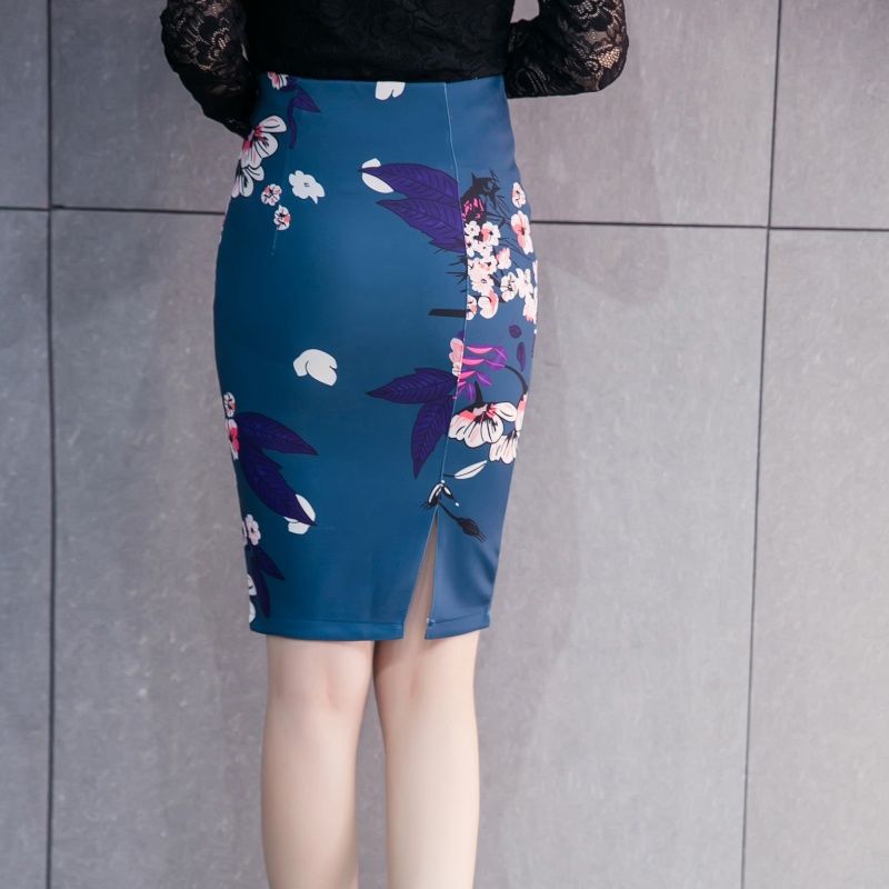 学下图精致女人穿一步包臀裙，优雅有女人味，前凸后翘美死人