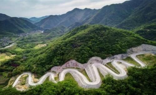  十八弯■浙江一惊险盘山公路，与川藏线天路十八弯形同孪生