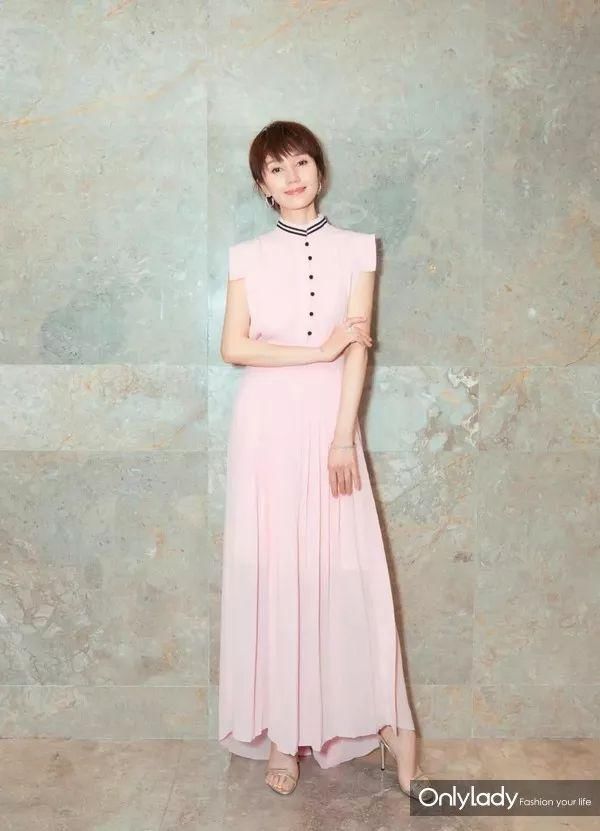 我最喜欢你什么样子?穿连衣裙的样子!