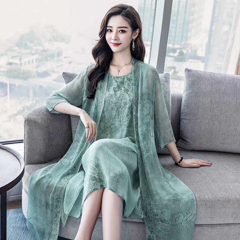 迷死人!40岁老婆穿上“鱼尾裙”,美的像“美人鱼,婀娜又多姿