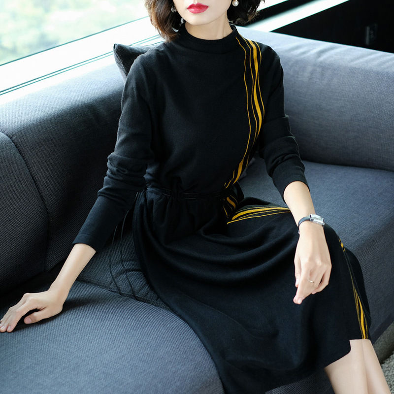 秋高气爽的时节，要穿的浪漫又保暖，这款裙子搭配高跟鞋超时尚