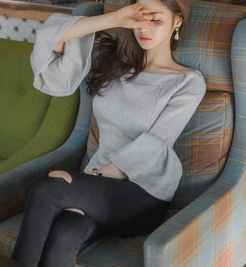 路人街拍，健康的美腿不仅长而且匀称，看一眼就忘不了