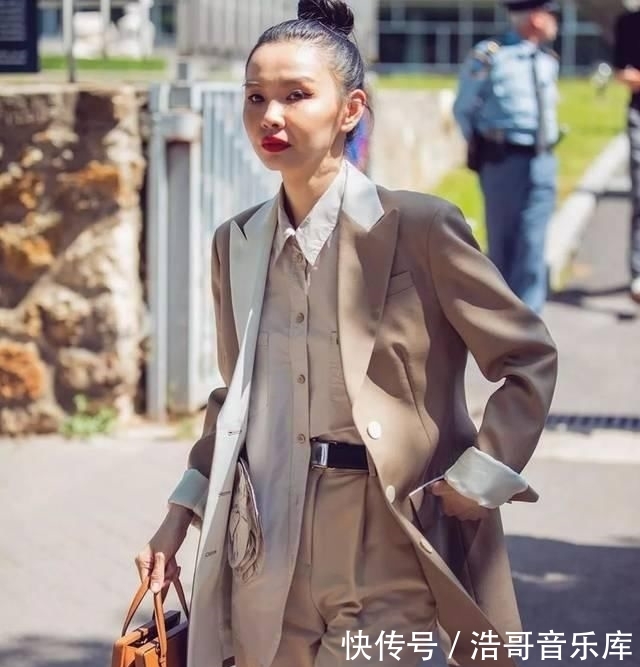  用来搭配西装■西装+衬衫，好帅