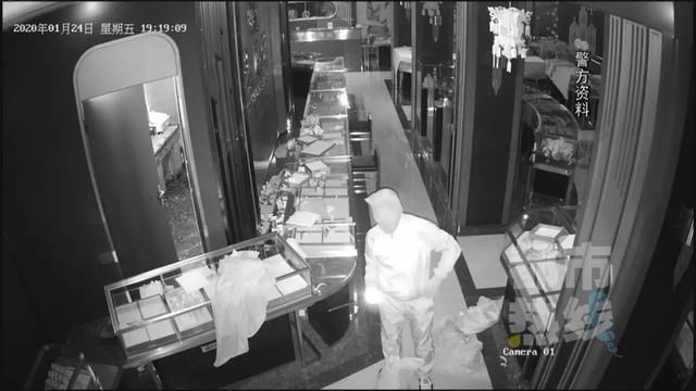  「黄金首饰」十公斤黄金被盗，价值373万！男子指认埋藏地点时，现场令人震惊