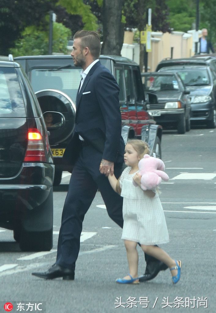 贝克汉姆为小七庆生 看贝家掌上明珠每日服饰