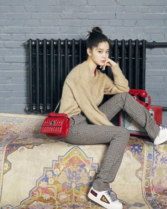 欧阳娜娜小小年纪就如此会穿，长大还了得，我看好你！