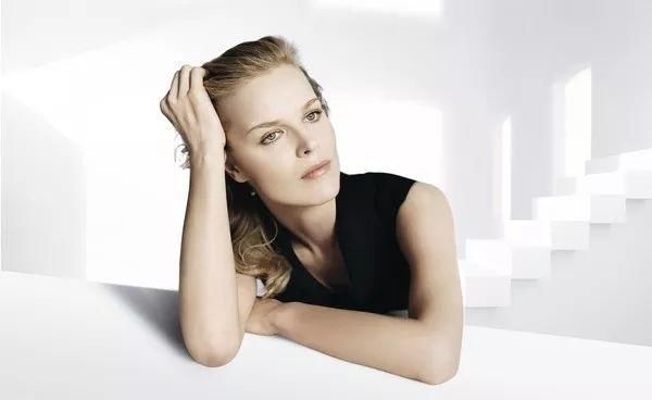 天呐| 许玮宁泳衣照被抢镜!换个唇色你就能美过湾湾最美麻豆?