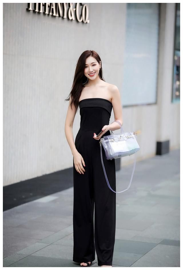 街拍：图1出水芙蓉，图2小女人，图3举手投足释放娇俏魅力！