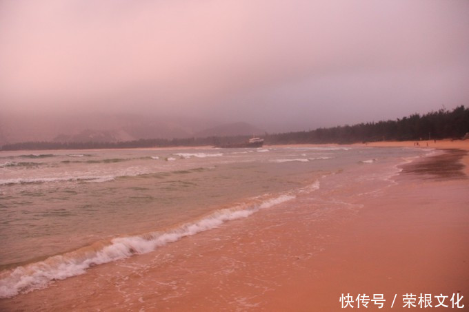 因大海到三亚，爱上大海