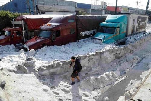 墨西哥降下两米厚特大冰雹雨，城市几乎被掩埋，和厄尔尼诺有关