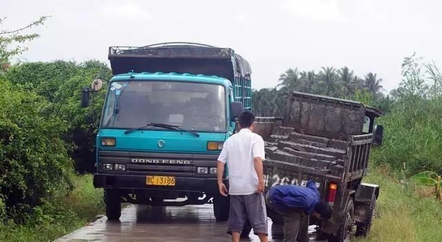  村村@村村通公路最后成了“村村痛”，专家无法解释，农民：谁的